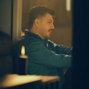 آهنگ آیهان شمع و پروانه